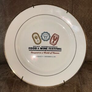 2011 Disney EPCOT Food & Wine Festival Plate - 8"